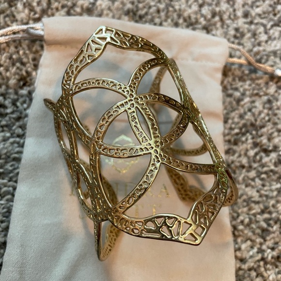 Kendra Scott Roni Cuff Bracelet in Gold - Picture 2 of 4